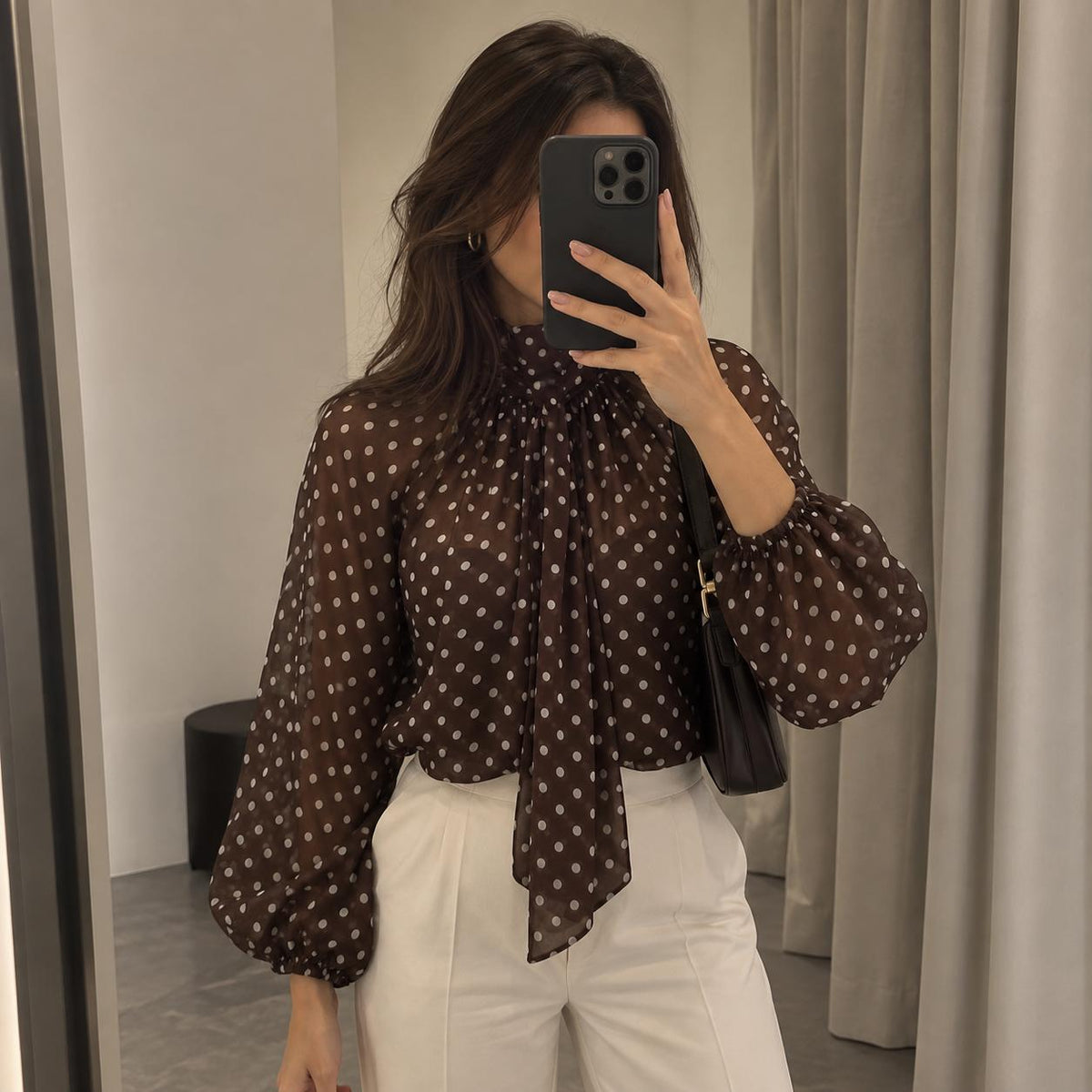 Sandra | Blusa Chiffon Lunares Chocolate · Lazo Romántico