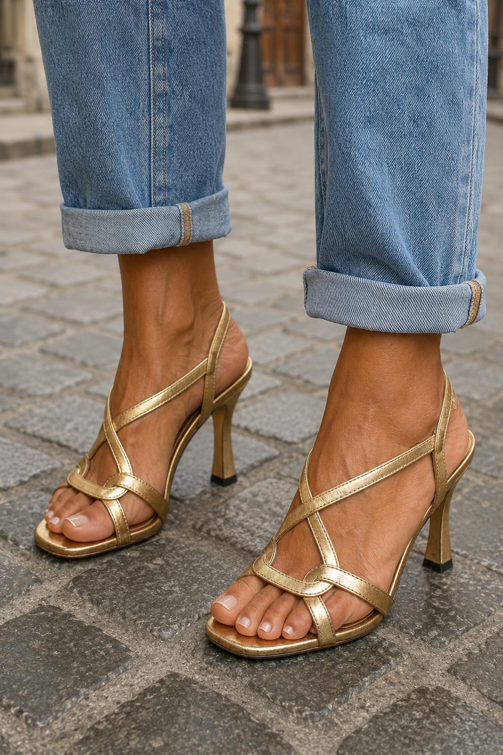 Cleo Heels | Tacones Dorados Elegancia Confort