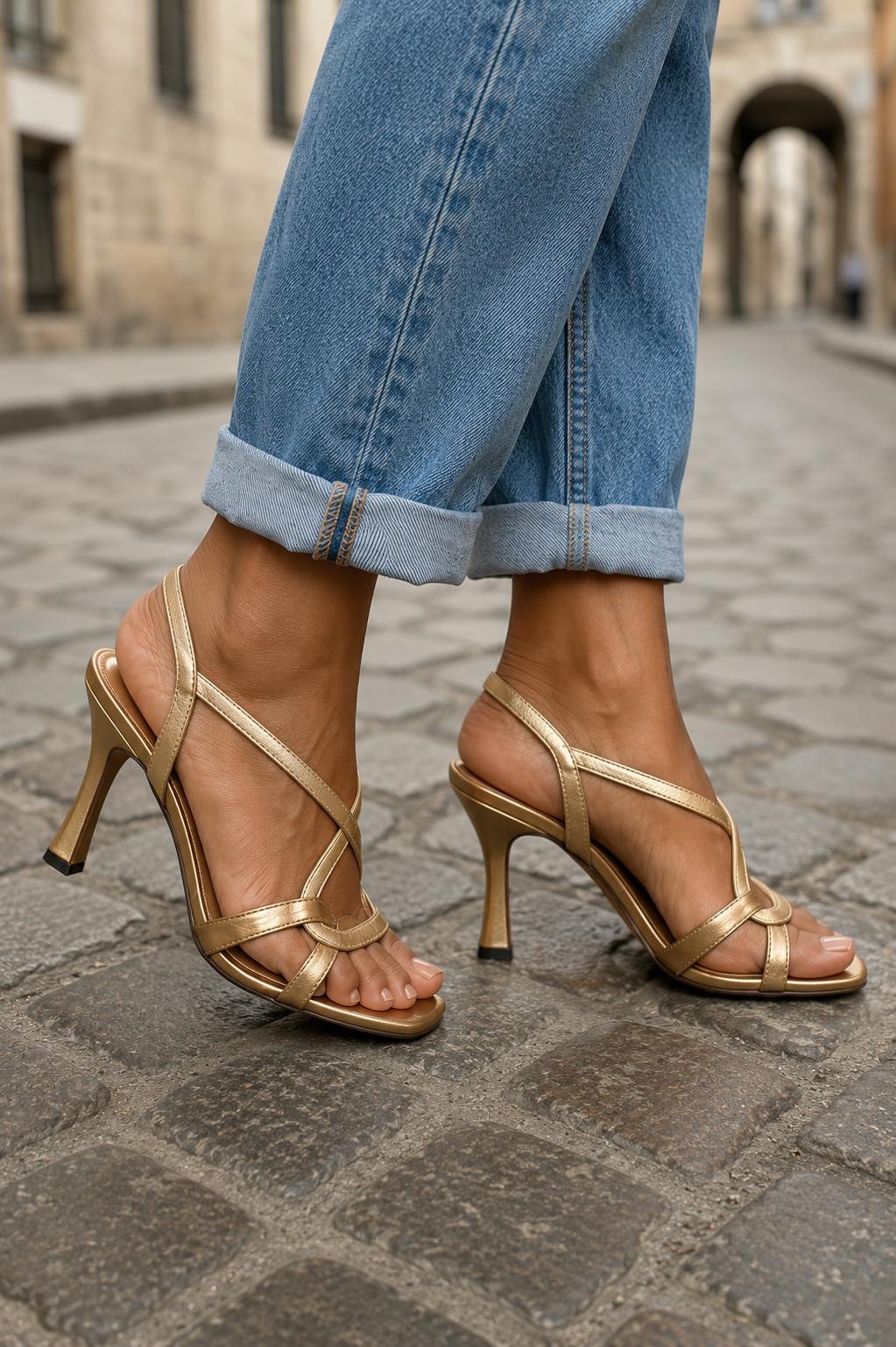 Cleo Heels | Tacones Dorados Elegancia Confort