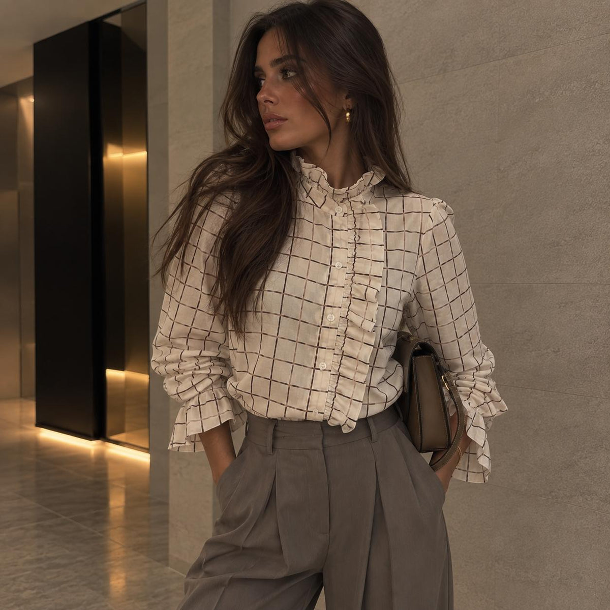 Camila | Blusa Cuadros Crema · Volantes & Cuello Fruncido