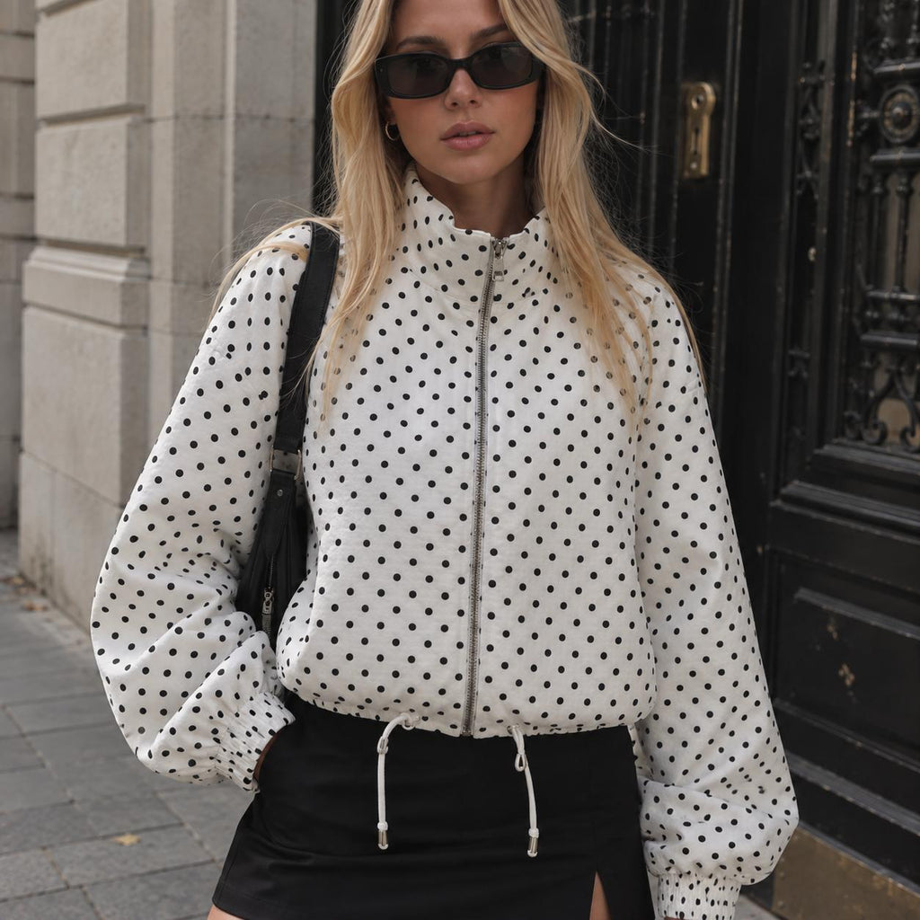 Alexandra | Chaqueta bomber de lunares con cuello alto