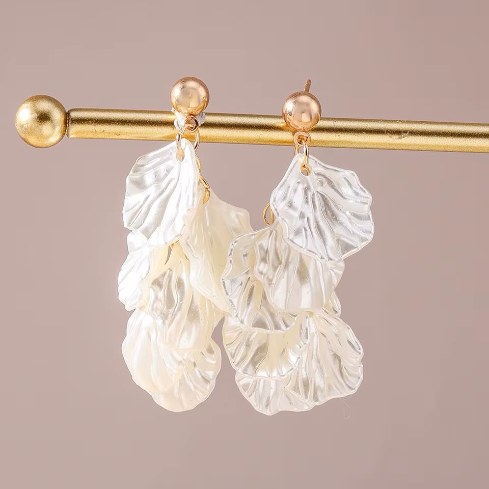 Mireia | Pendientes de pétalos blancos