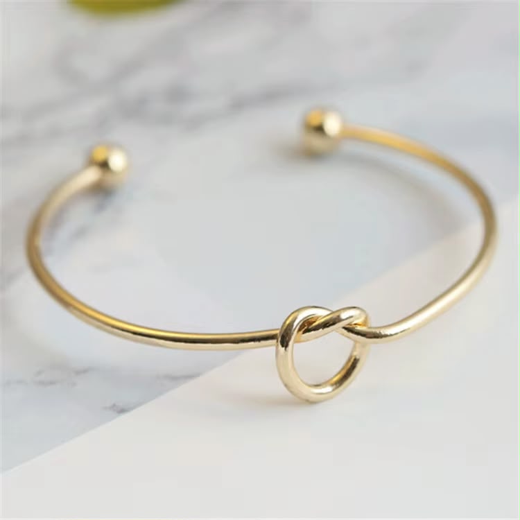 Noelia | Pulsera dorada de nudo