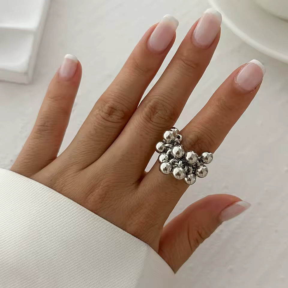 Nerea | Anillo de esferas en racimo