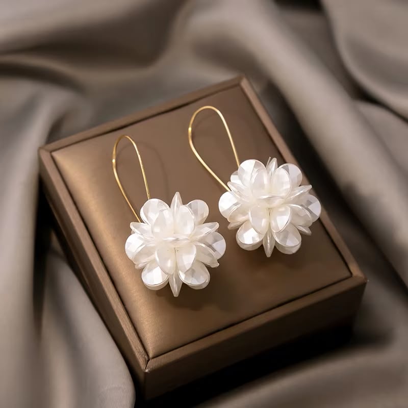 Pendientes Flor Isabela de Pétalos Perlados para Mujer
