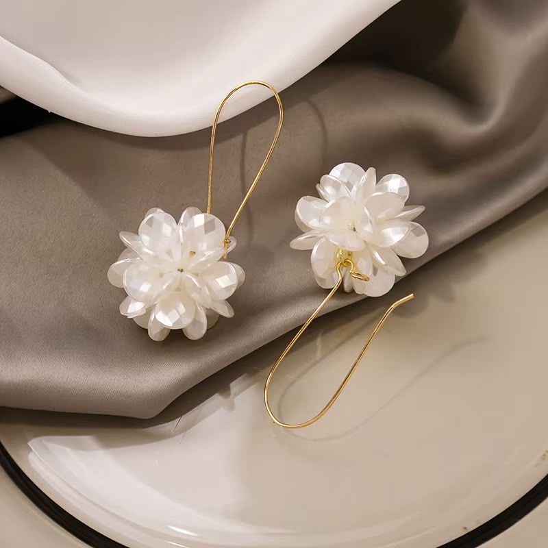 Pendientes Flor Isabela de Pétalos Perlados para Mujer